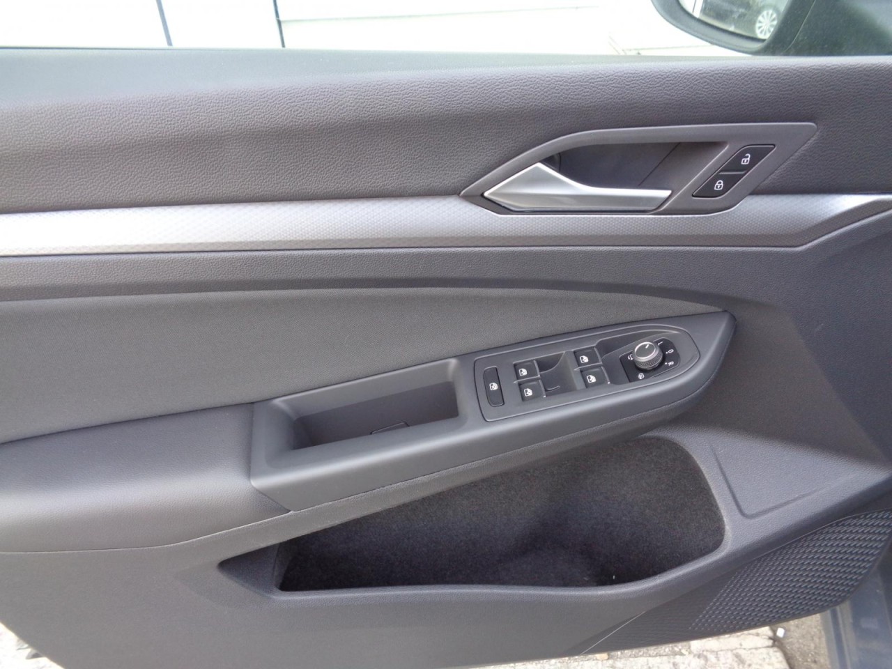 Golf VIII 1,5 eTSI DSG Active (LED+RearView+Navi)