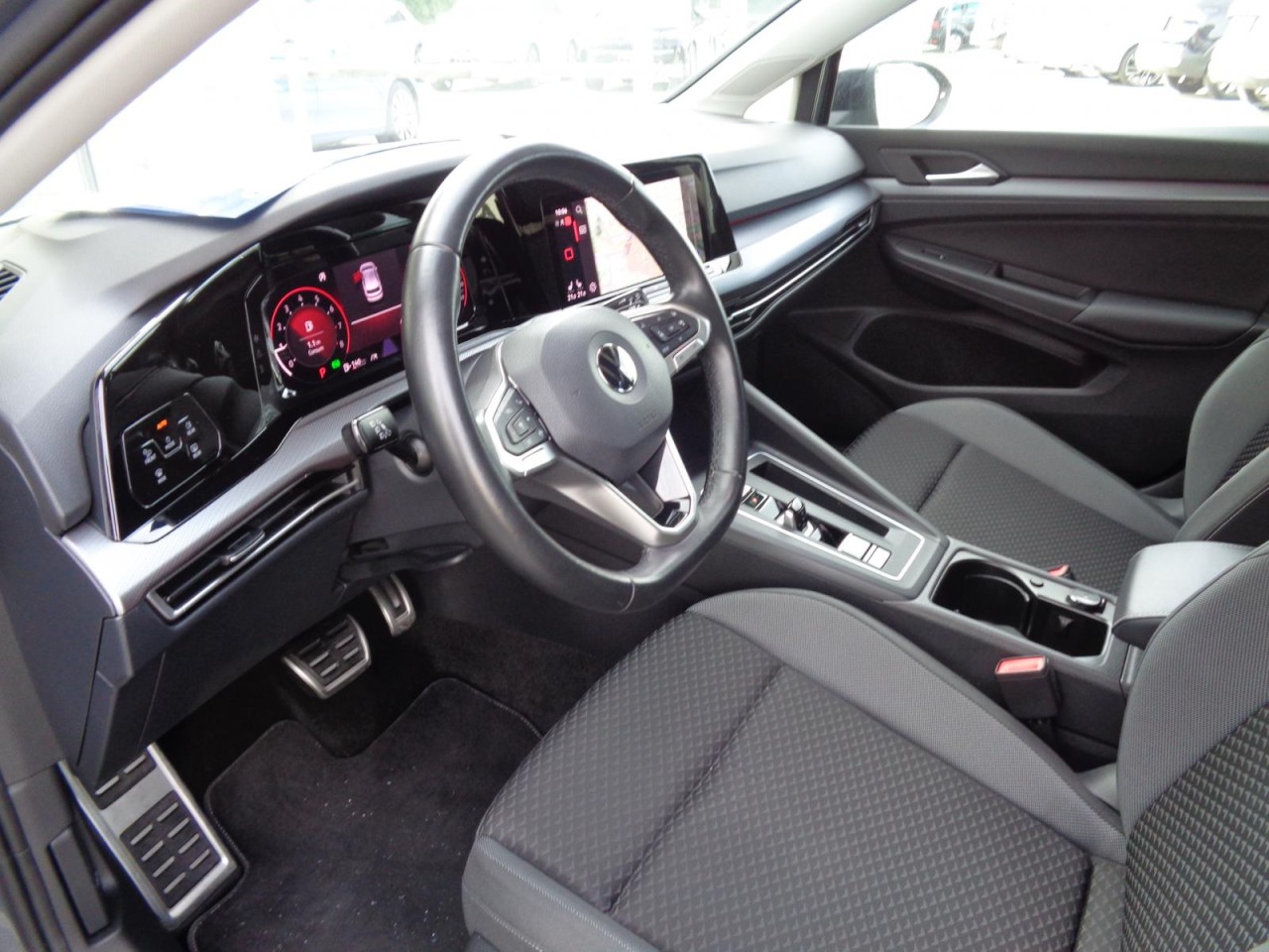 Golf VIII 1,5 eTSI DSG Active (LED+RearView+Navi)