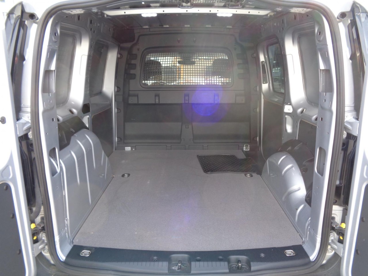 Caddy Cargo 2.0 TDI DSG (NAVI+LED+Sitzh.+RearView+Standh.)