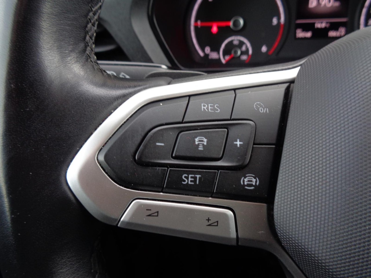 Caddy Cargo 2.0 TDI DSG (NAVI+LED+Sitzh.+RearView+Standh.)