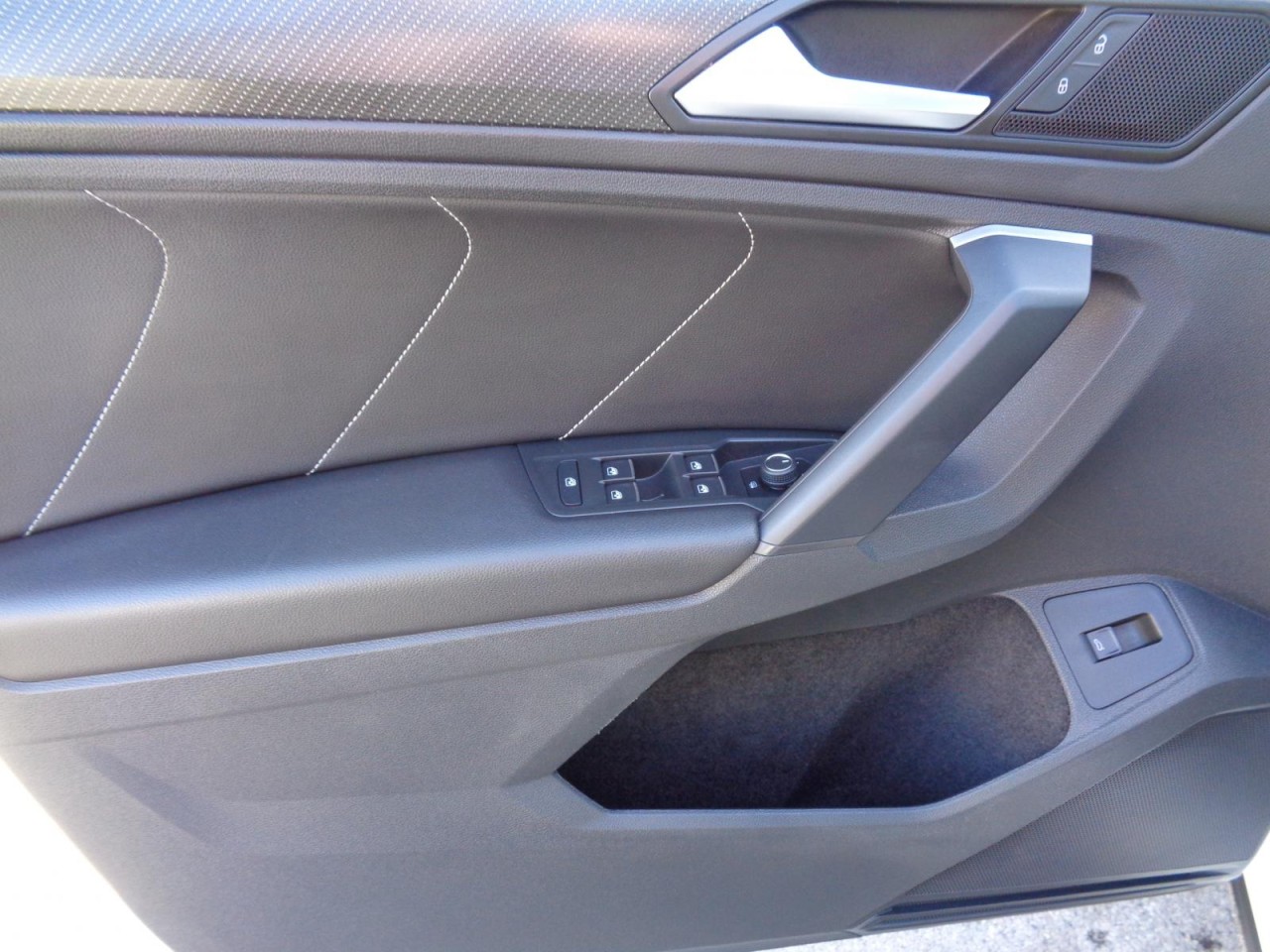 Tiguan 2,0 TSI DSG 4Motion R-Line (AHK+Navi)