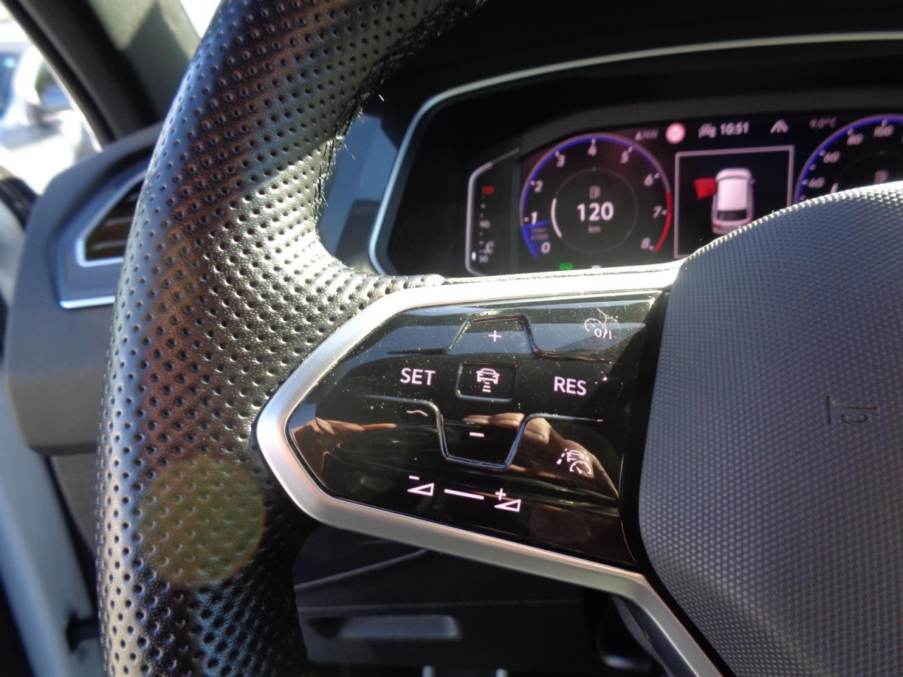 Tiguan 2,0 TSI DSG 4Motion R-Line (AHK+Navi)