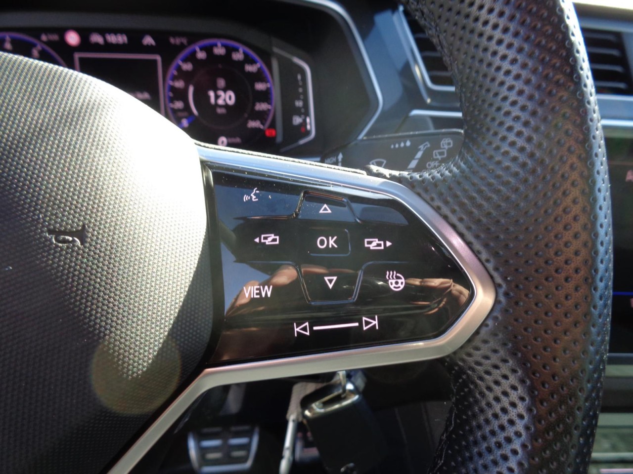 Tiguan 2,0 TSI DSG 4Motion R-Line (AHK+Navi)