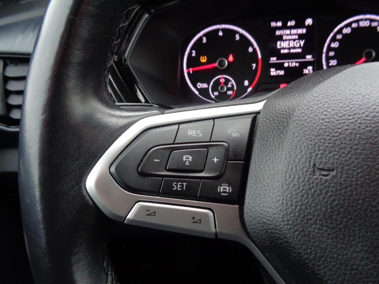 T-Cross 1.0 TSI Life (Navi, ACC, PDC, AHK)