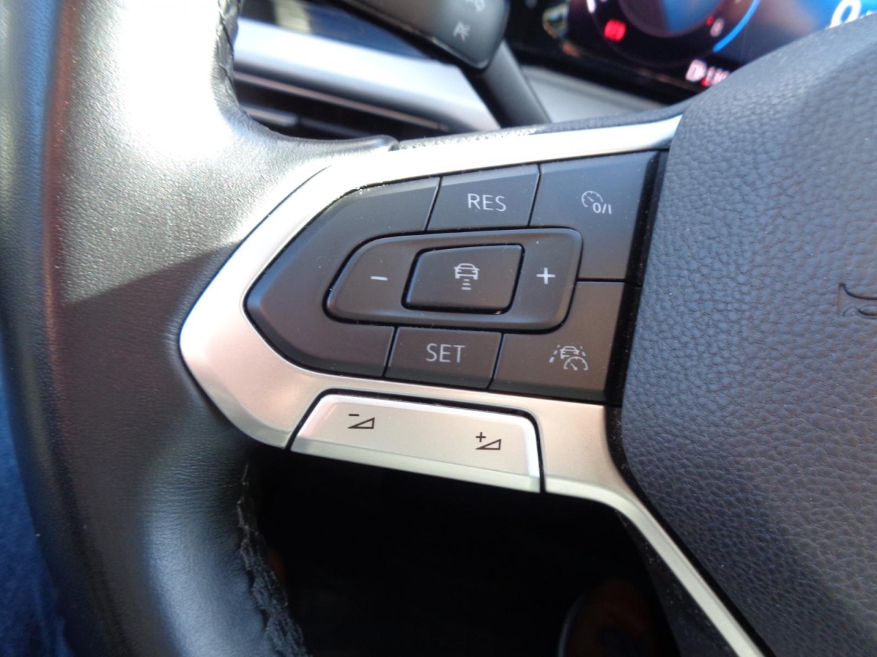 Golf VIII 1.5 TSI Life (Navi, ACC, PDC, LED)