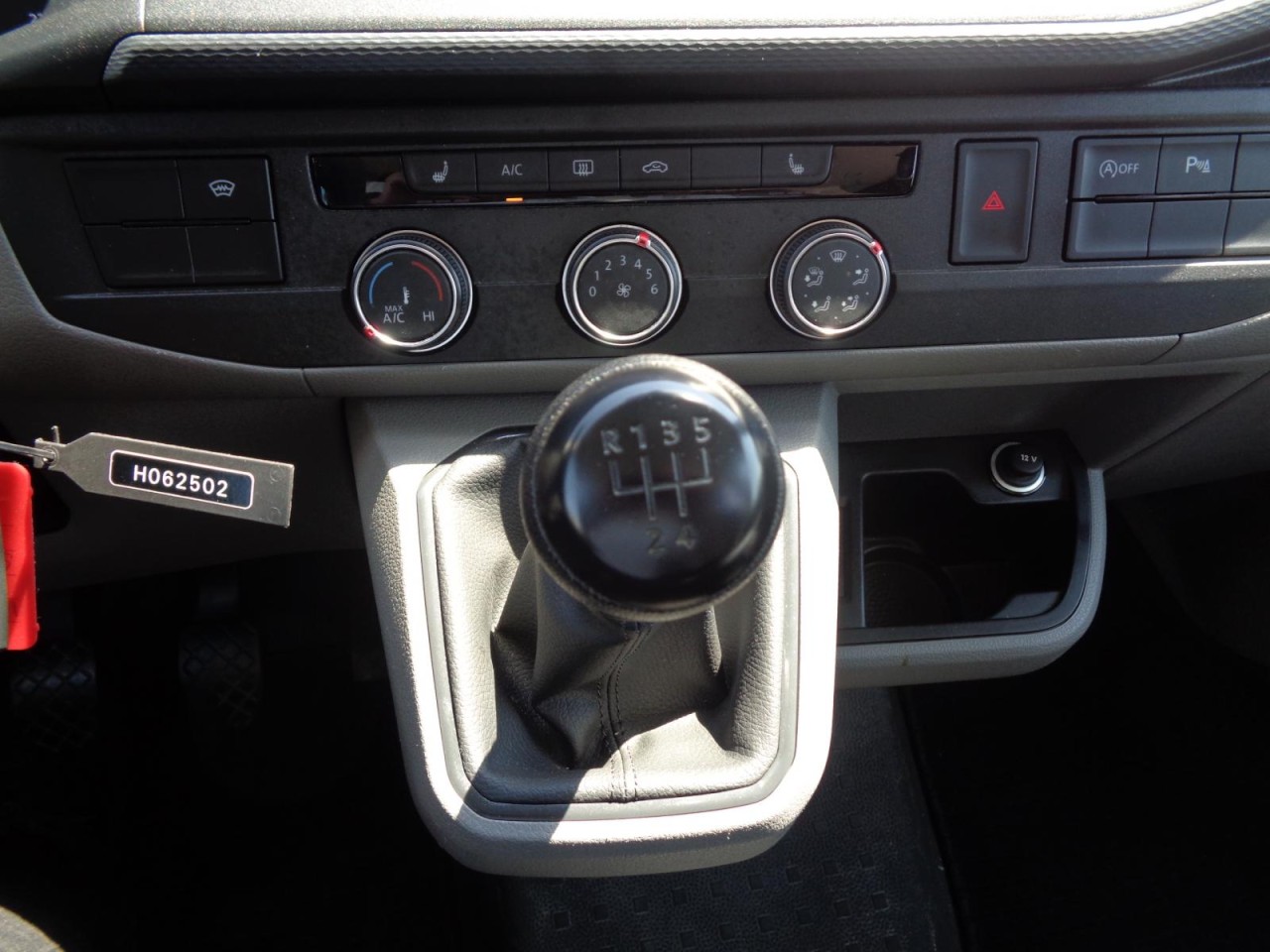 Transporter Kombi T6.1 2.0 TDI (Navi, PDC, GRA, 8-Sitzer)