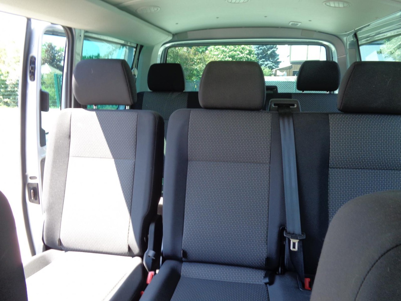 Transporter Kombi T6.1 2.0 TDI (Navi, PDC, GRA, 8-Sitzer)