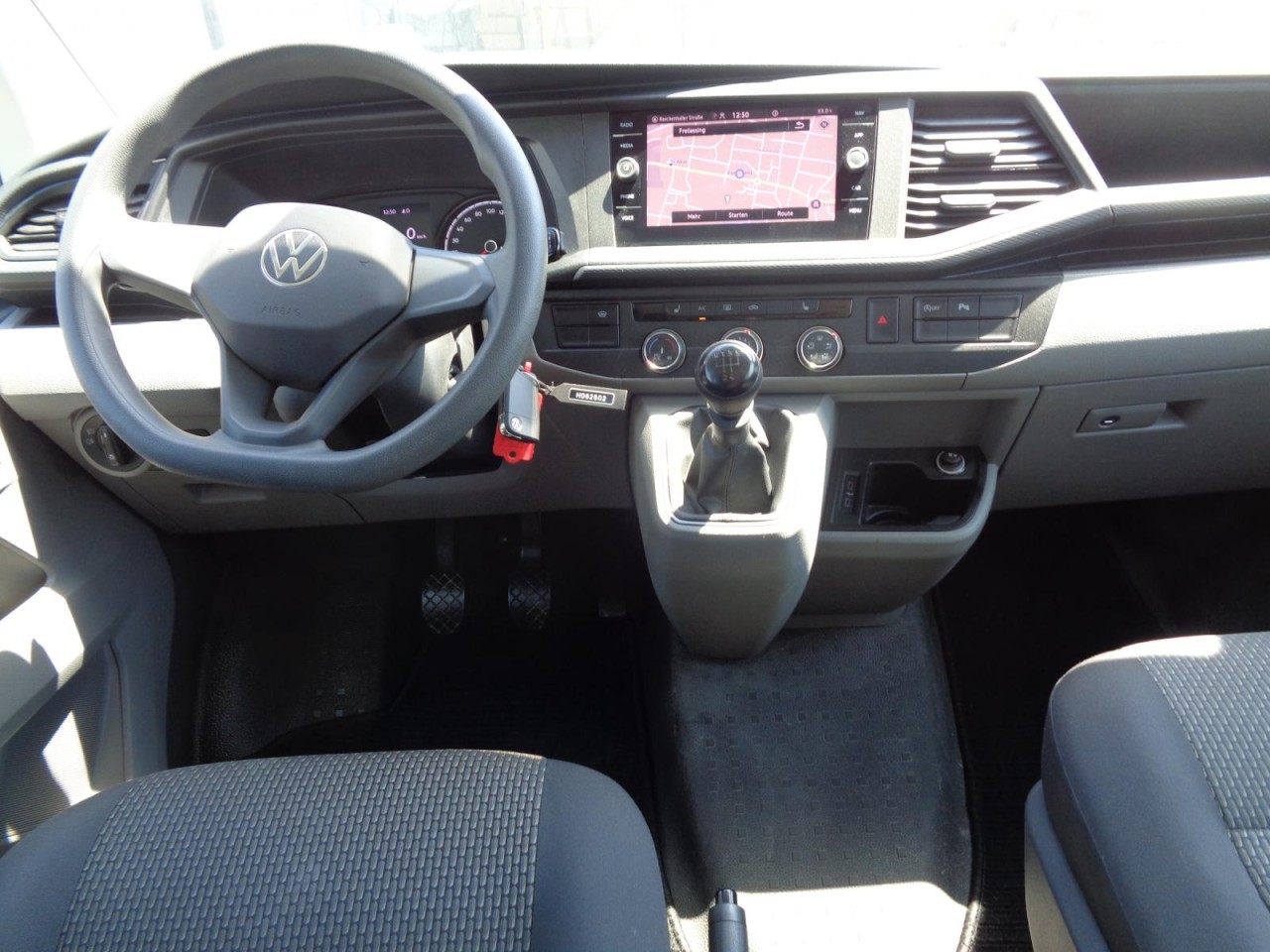 Transporter Kombi T6.1 2.0 TDI (Navi, PDC, GRA, 8-Sitzer)
