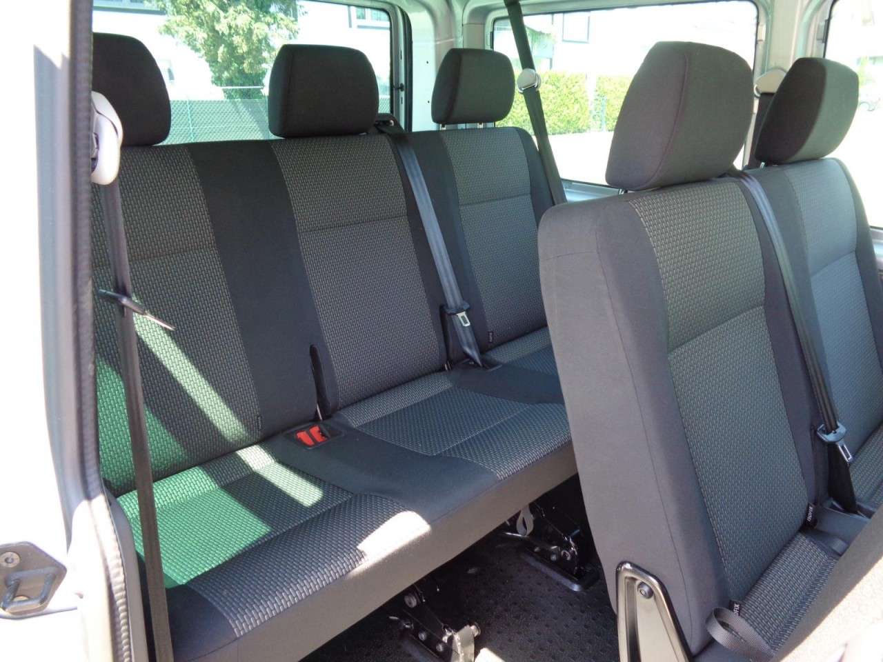 Transporter Kombi T6.1 2.0 TDI (Navi, PDC, GRA, 8-Sitzer)