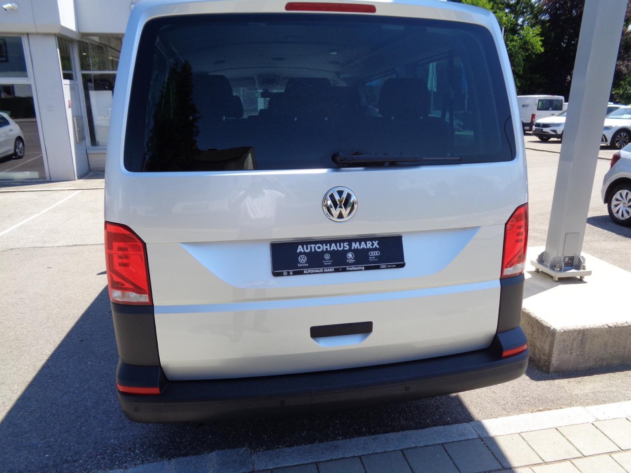 Transporter Kombi T6.1 2.0 TDI (Navi, PDC, GRA, 8-Sitzer)