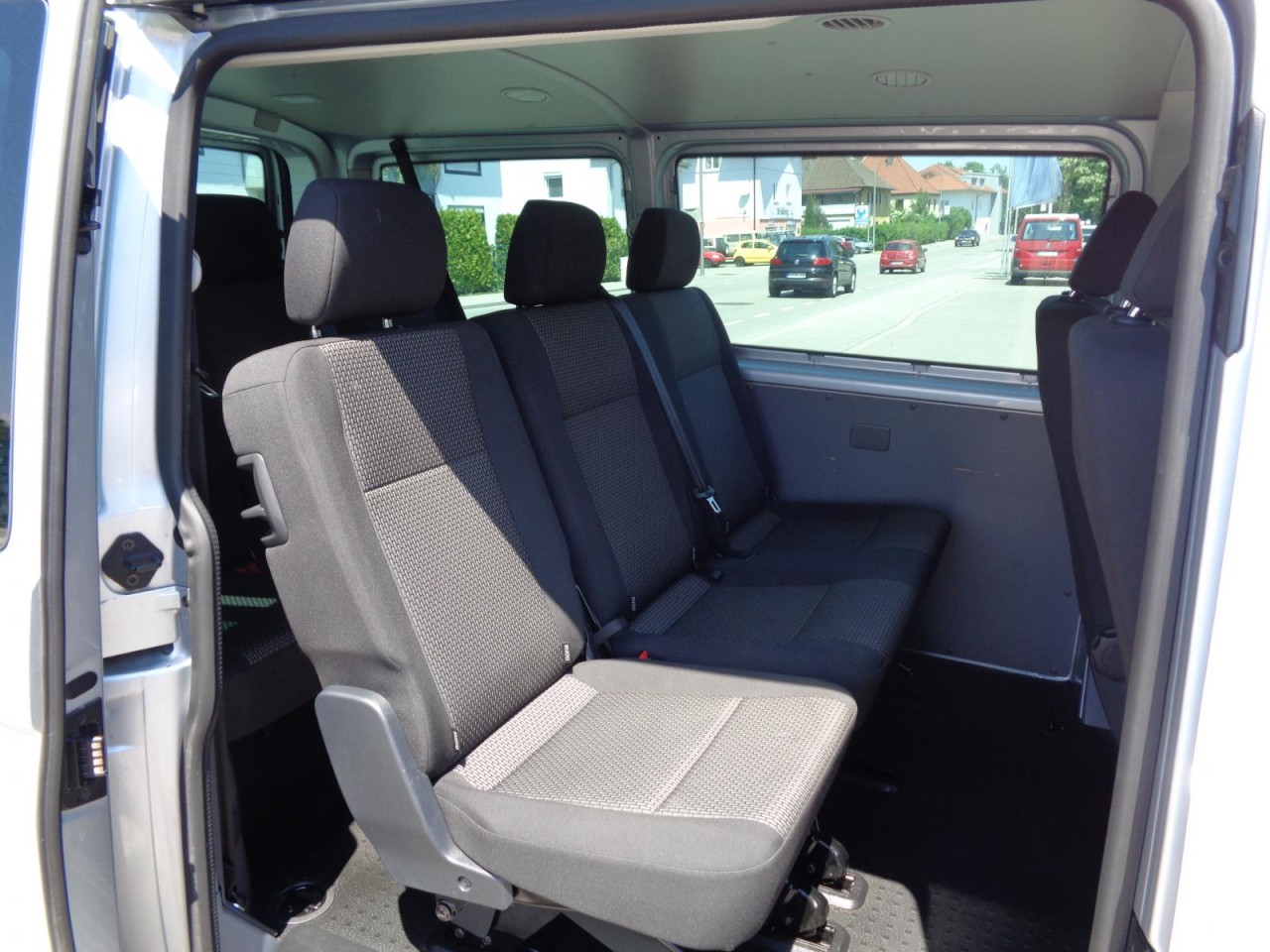Transporter Kombi T6.1 2.0 TDI (Navi, PDC, GRA, 8-Sitzer)