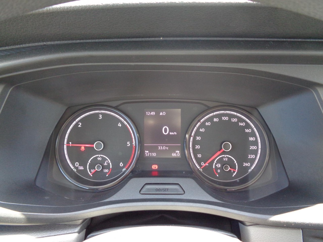 Transporter Kombi T6.1 2.0 TDI (Navi, PDC, GRA, 8-Sitzer)