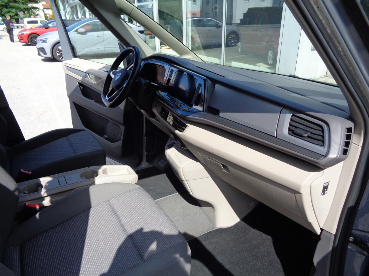 Multivan T7 2.0 TDI DSG LR (AHK, Navi, 7-Sitzer)