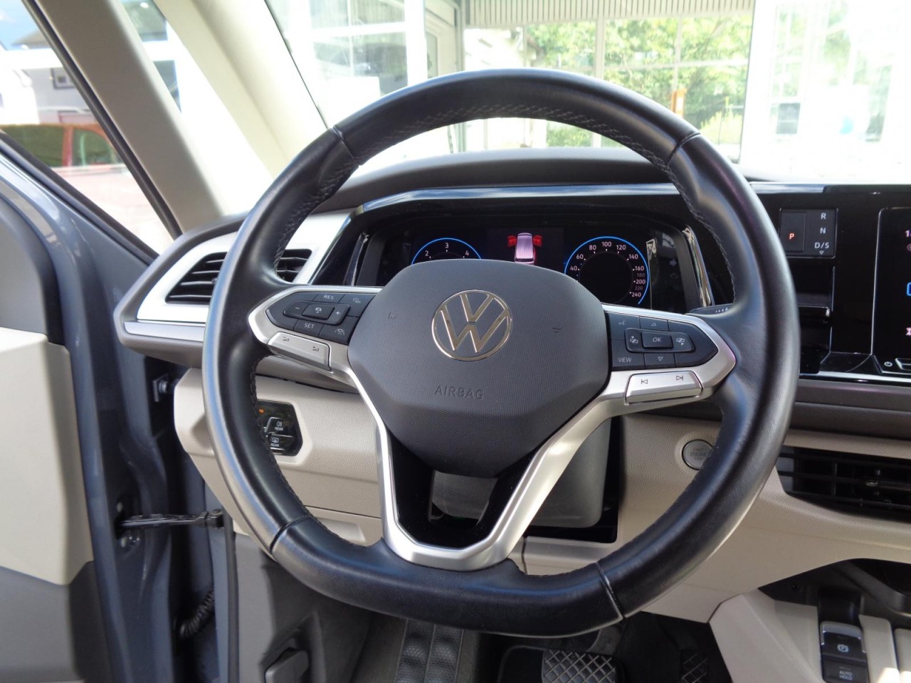 Multivan T7 2.0 TDI DSG LR (AHK, Navi, 7-Sitzer)