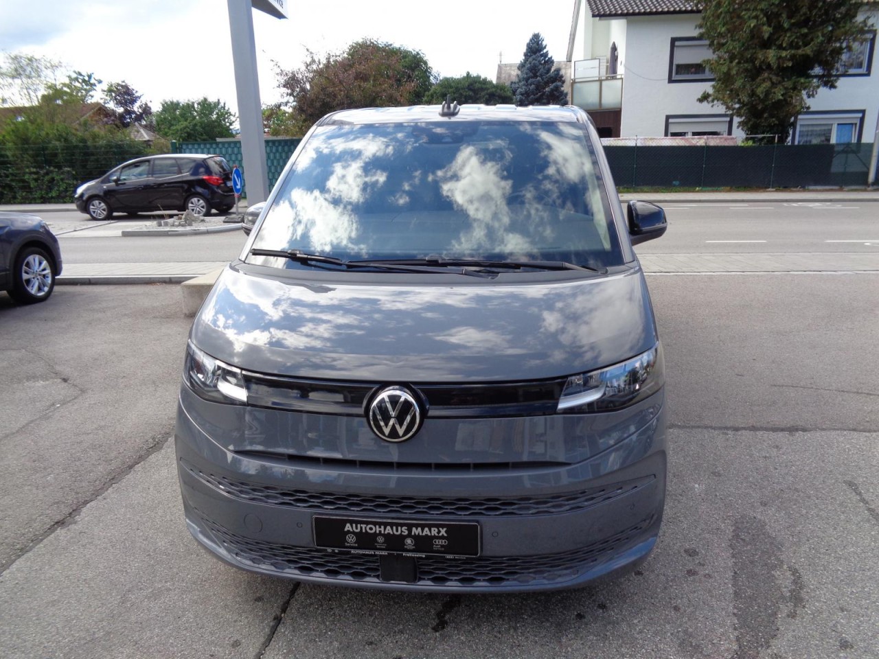 Multivan T7 2.0 TDI DSG LR (AHK, Navi, 7-Sitzer)