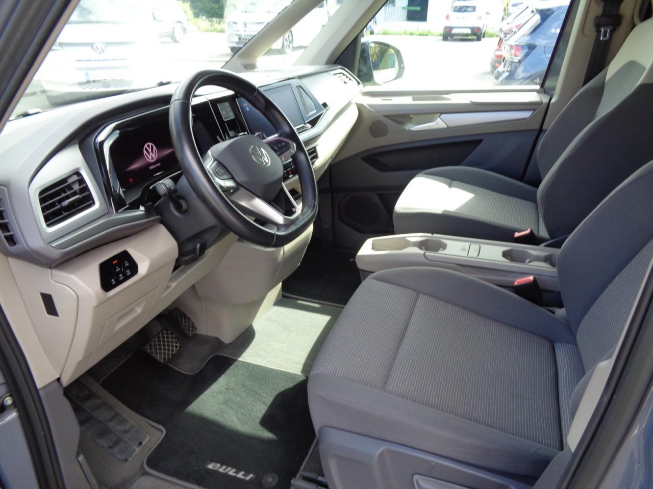 Multivan T7 2.0 TDI DSG LR (AHK, Navi, 7-Sitzer)