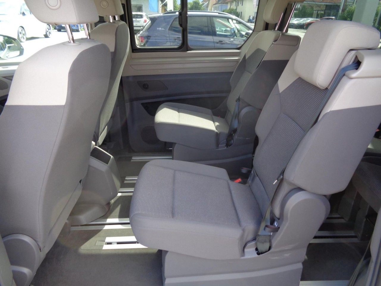 Multivan T7 2.0 TDI DSG LR (AHK, Navi, 7-Sitzer)