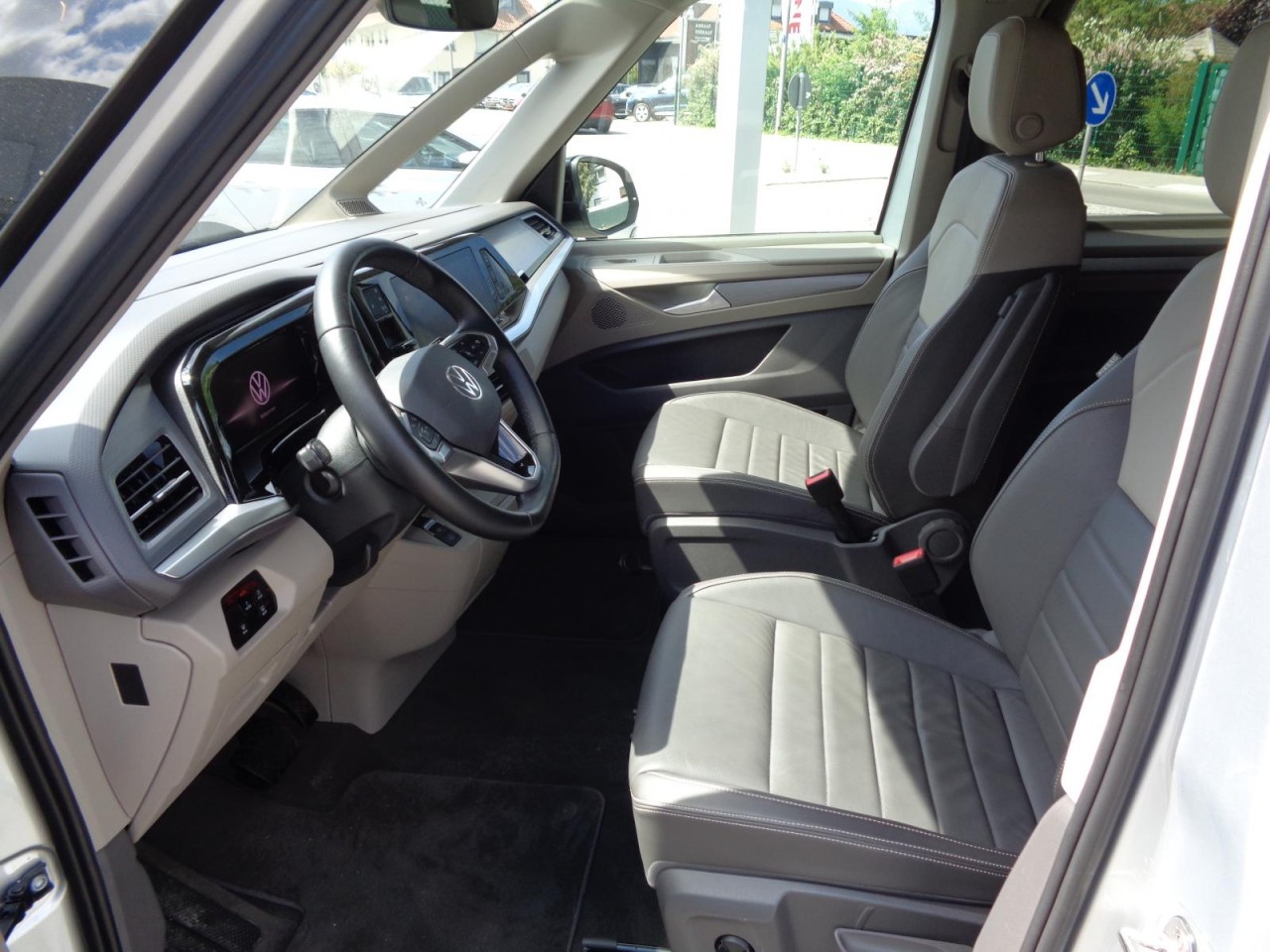 Multivan T7 Life lang 2,0 TDI DSG (7-Sitzer+RearView+ACC)