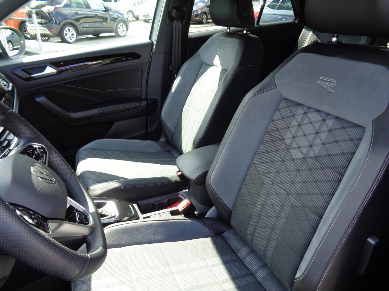 T-Roc 1.5 TSI DSG R-Line (Navi, AHK, ACC, LED)