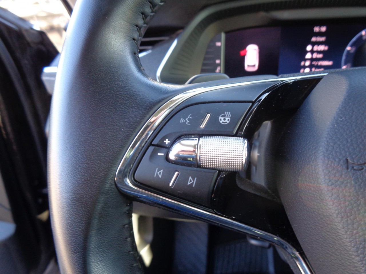 Octavia Combi 2.0 TDI DSG Style (AHK, LED, Canton)