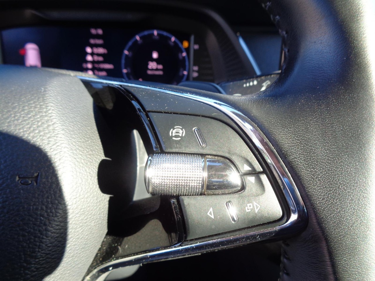 Octavia Combi 2.0 TDI DSG Style (AHK, LED, Canton)