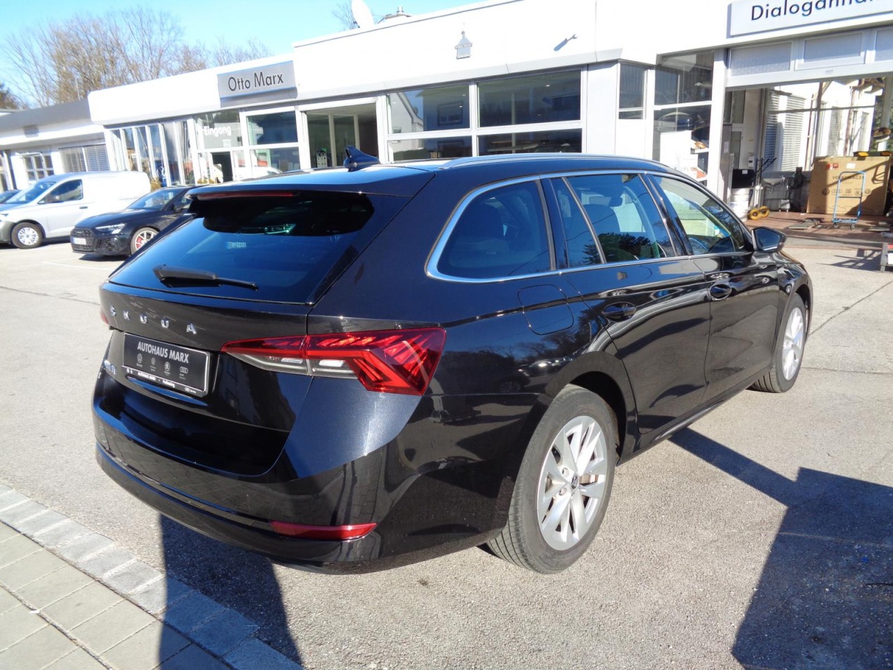 Octavia Combi 2.0 TDI DSG Style (AHK, LED, Canton)