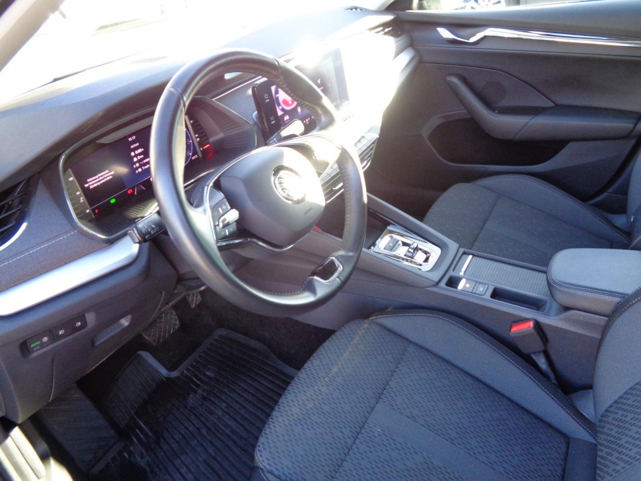 Octavia Combi 2.0 TDI DSG Style (AHK, LED, Canton)