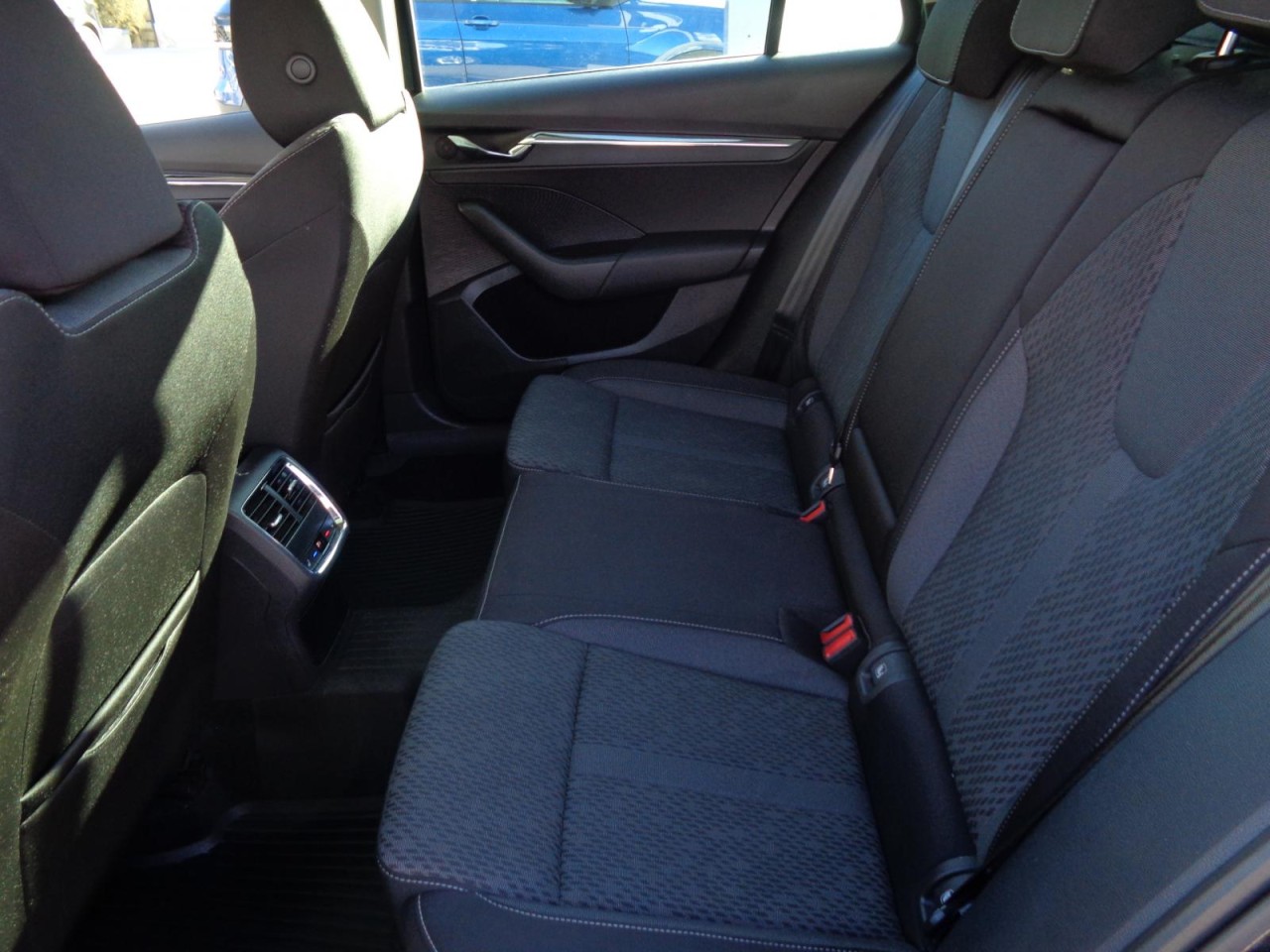 Octavia Combi 2.0 TDI DSG Style (AHK, LED, Canton)