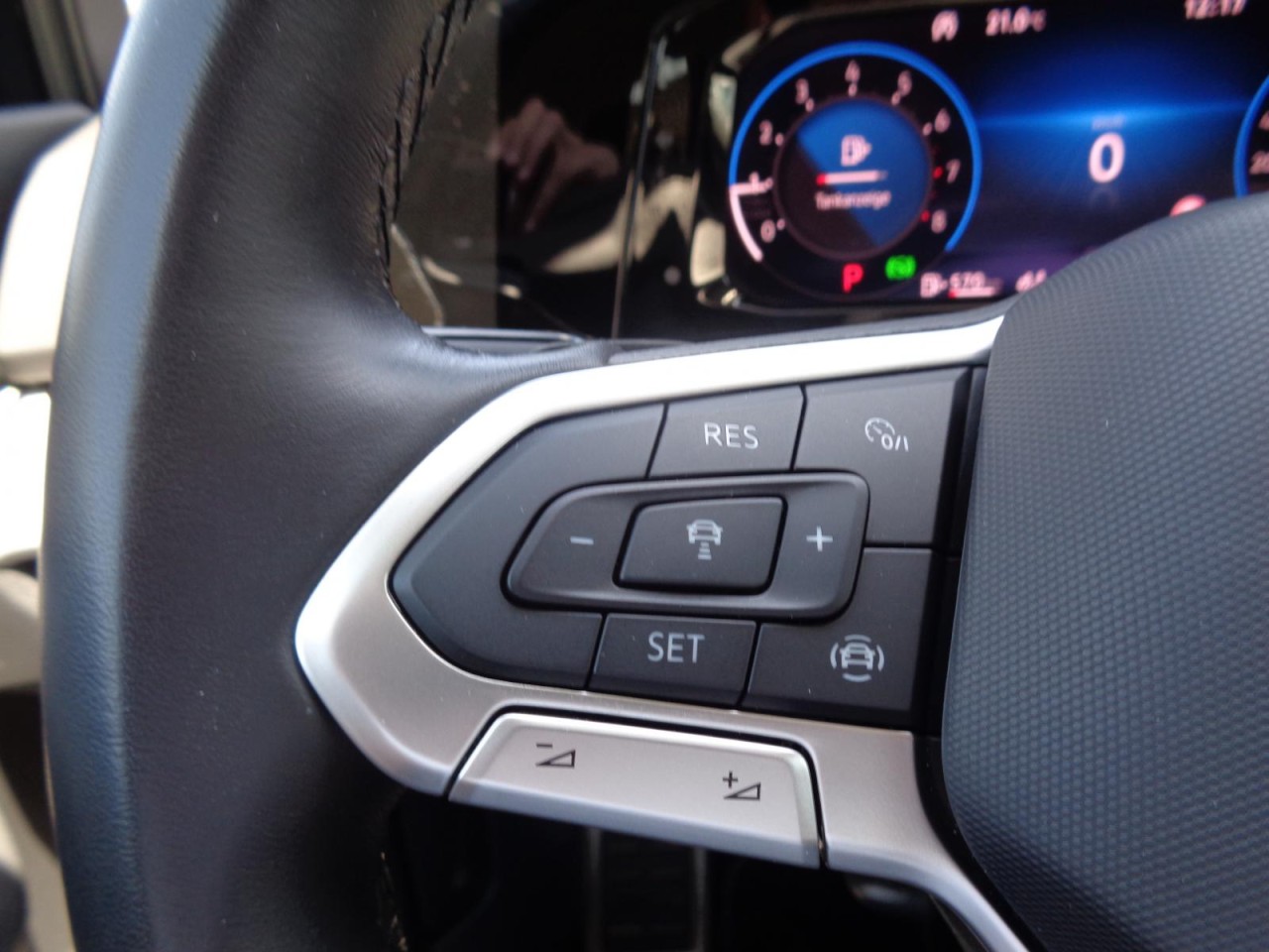 Golf VIII Variant 1.5 eTSI DSG Move (Navi, LED, ACC, PDC)