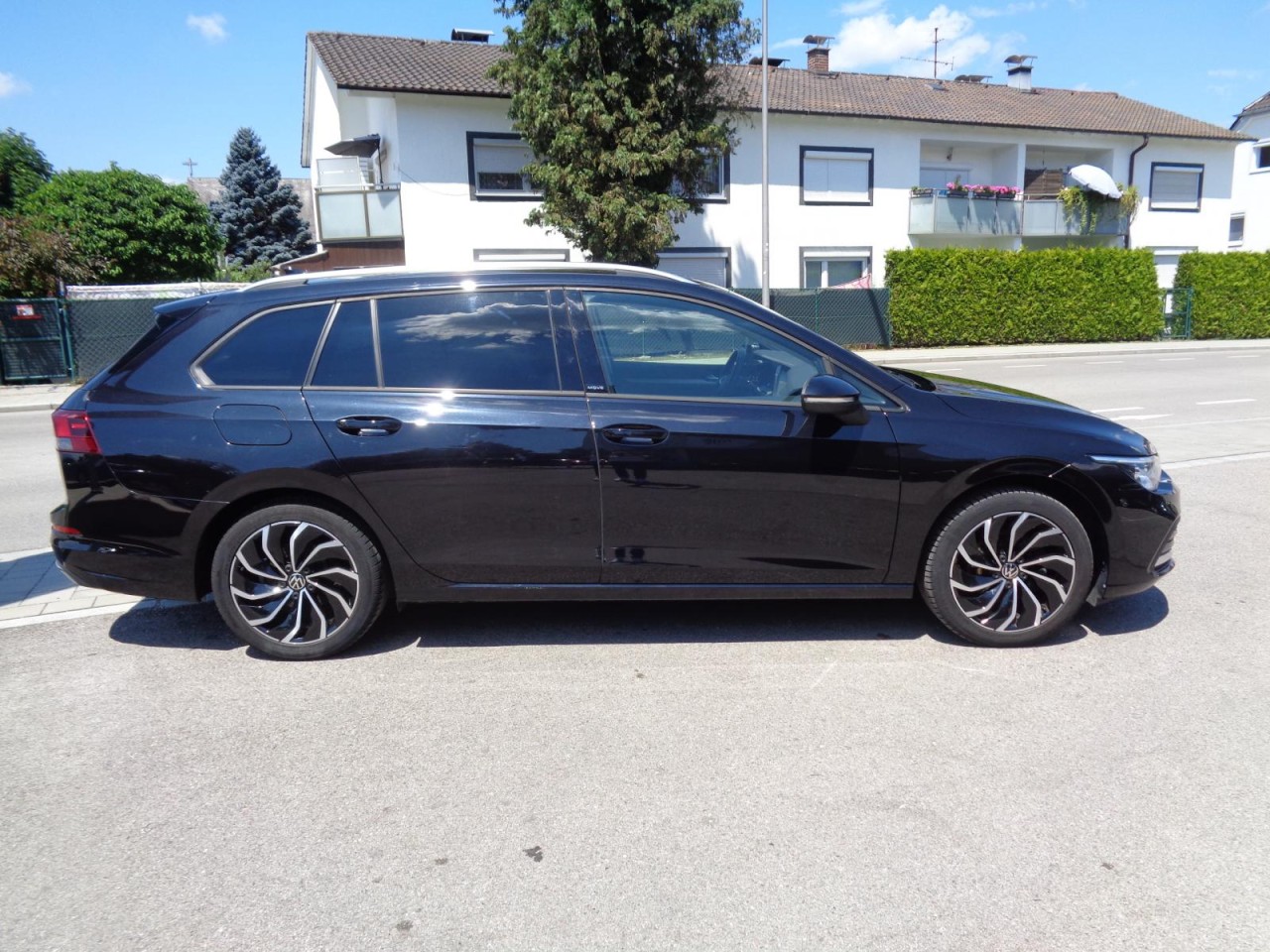 Golf VIII Variant 1.5 eTSI DSG Move (Navi, LED, ACC, PDC)