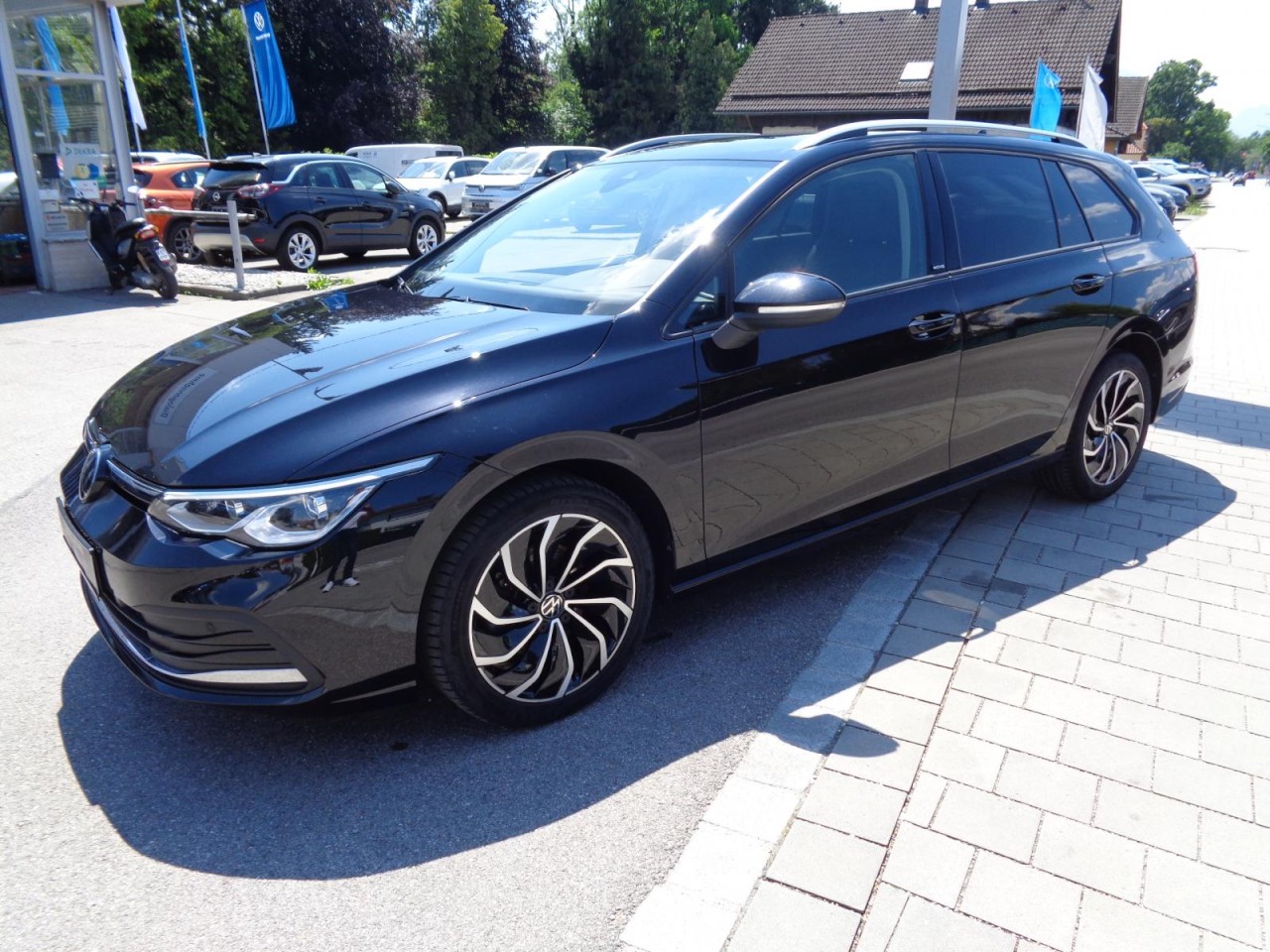 Golf VIII Variant 1.5 eTSI DSG Move (Navi, LED, ACC, PDC)