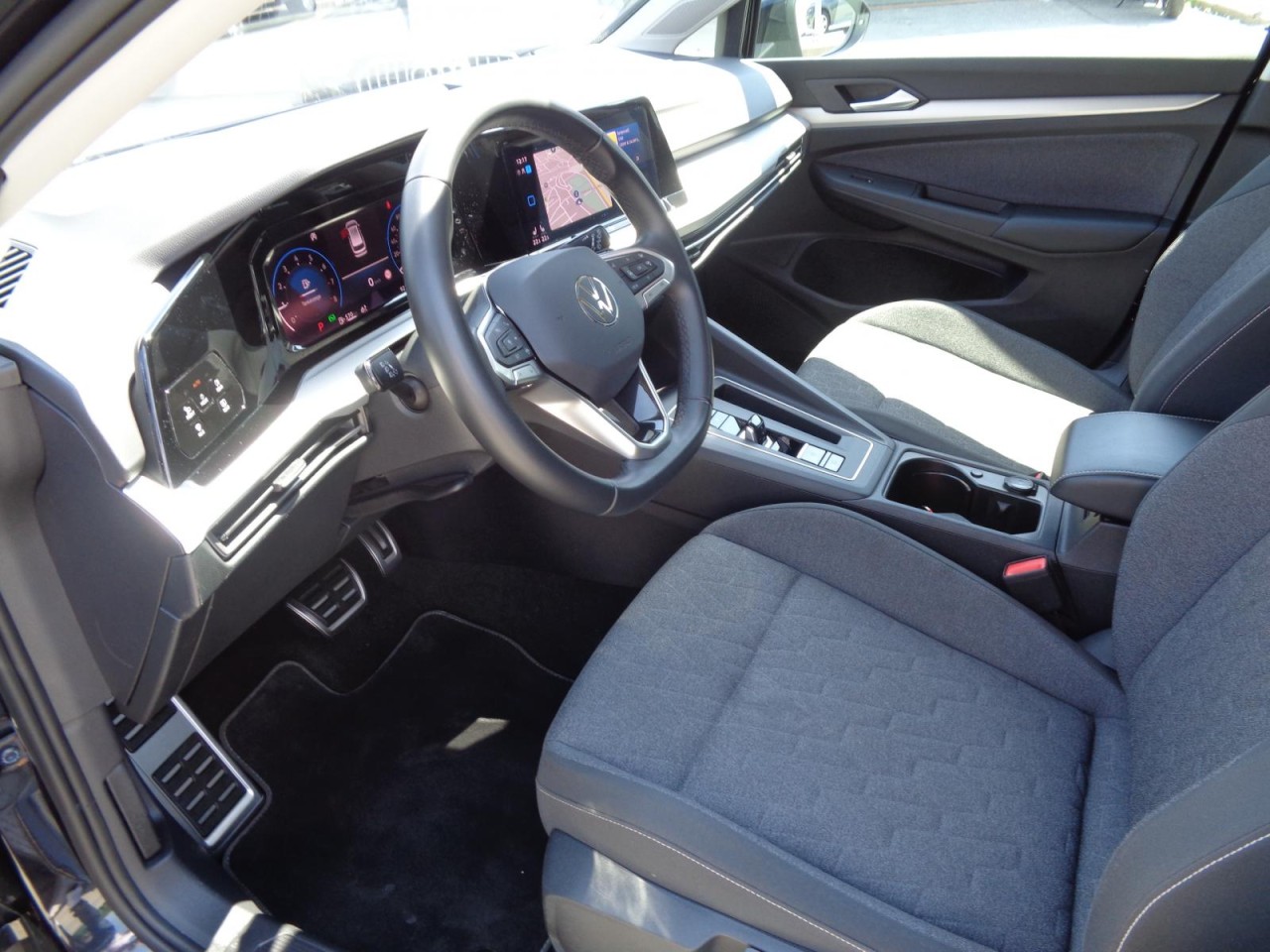 Golf VIII Variant 1.5 eTSI DSG Move (Navi, LED, ACC, PDC)