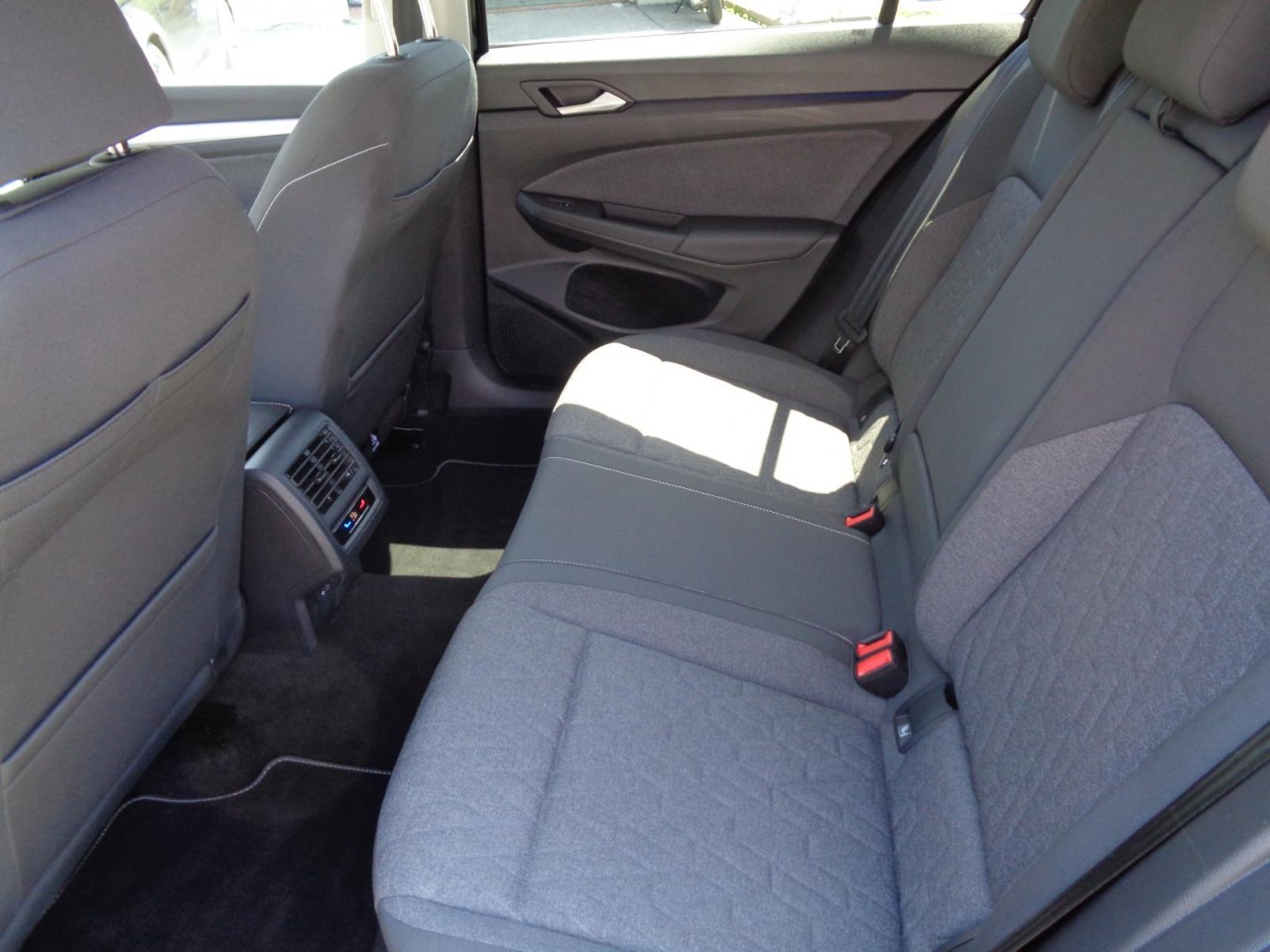 Golf VIII Variant 1.5 eTSI DSG Move (Navi, LED, ACC, PDC)