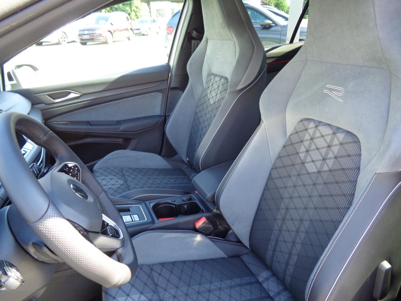 Golf VIII 2.0 TSI DSG R-Line (Navi, LED, ACC, PDC)