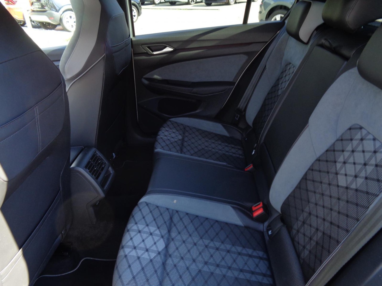 Golf VIII 2.0 TSI DSG R-Line (Navi, LED, ACC, PDC)