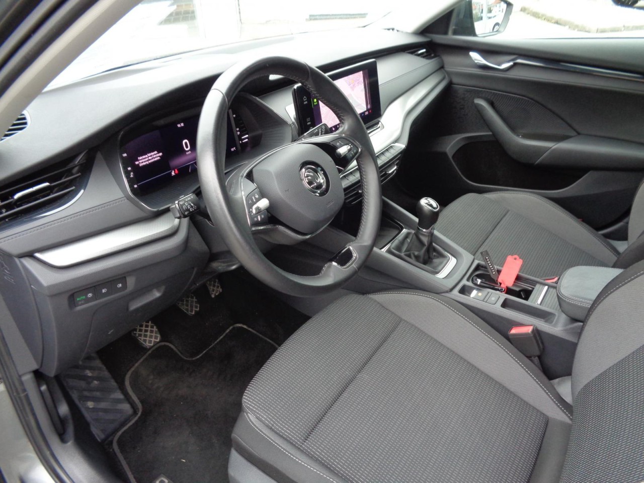 Octavia Combi 2.0 TDI Ambition (AHK, Navi, LED, PDC)