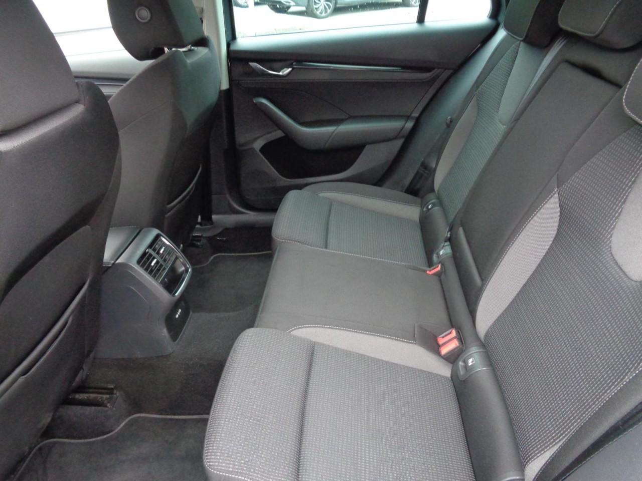 Octavia Combi 2.0 TDI Ambition (AHK, Navi, LED, PDC)