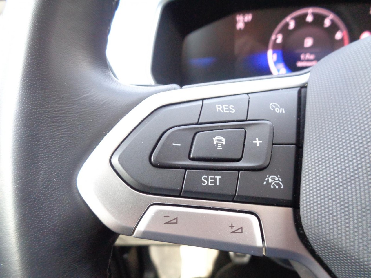 T-Cross 1,0 TSI Goal (Navi+LED+ACC+Sitzhzg.)