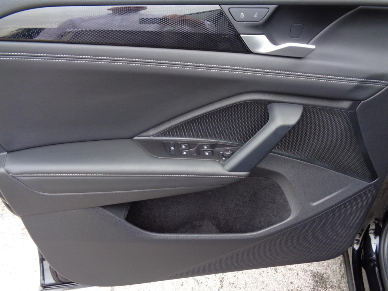 Tiguan 2,0 TDI DSG Life (Navi+LED+AHK+RearView)