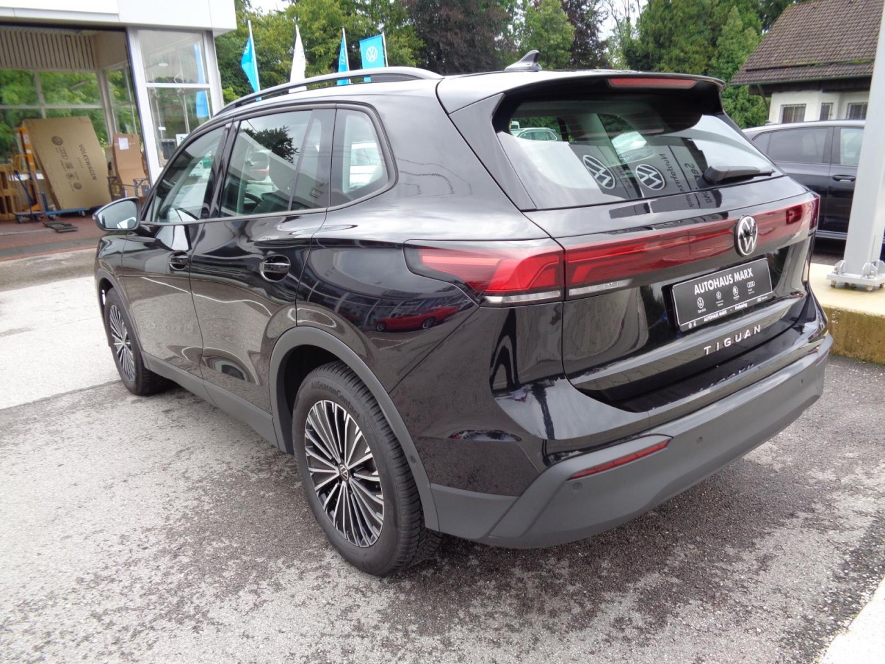Tiguan 2,0 TDI DSG Life (Navi+LED+AHK+RearView)