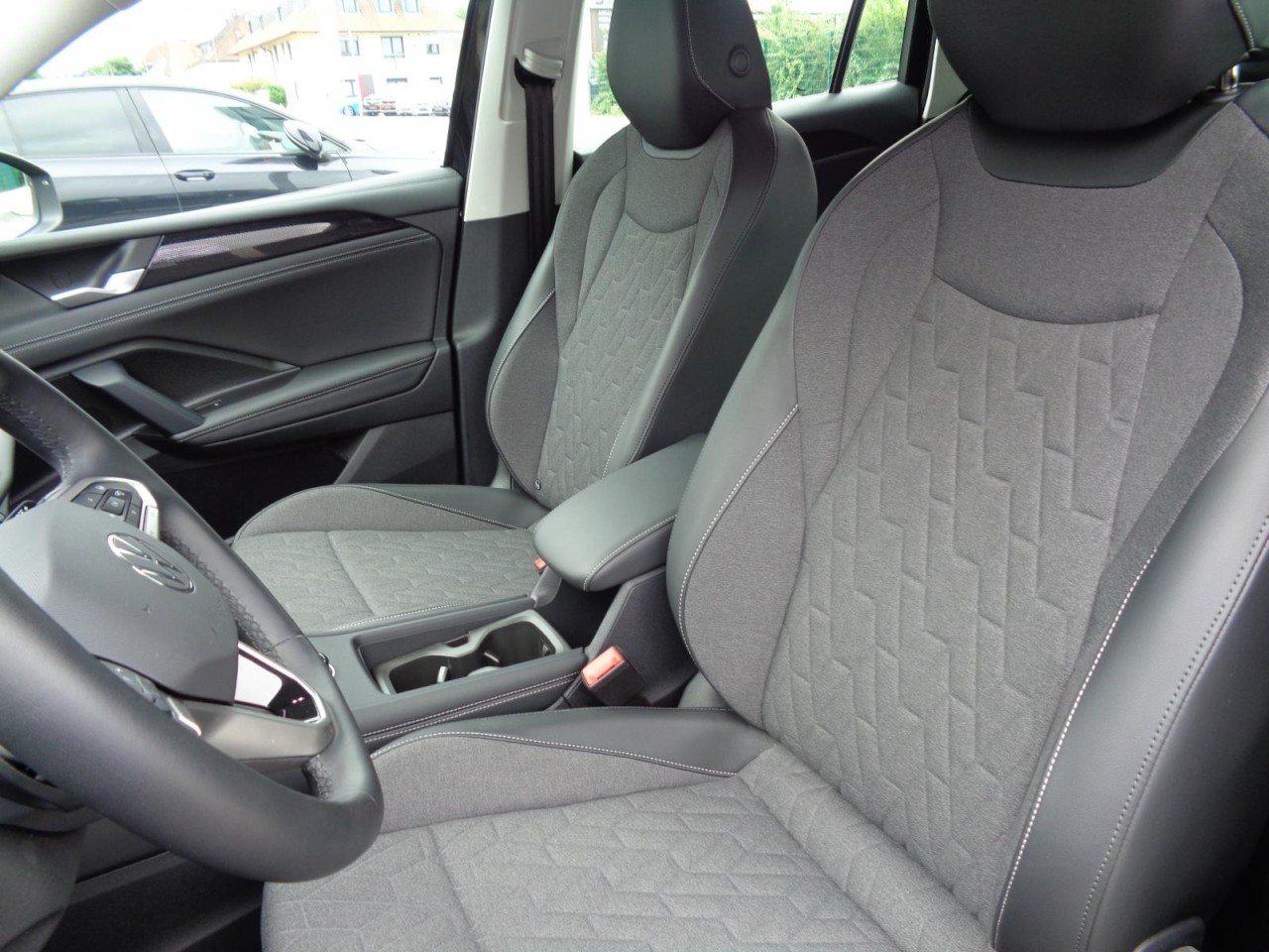 Tiguan 2,0 TDI DSG Life (Navi+LED+AHK+RearView)