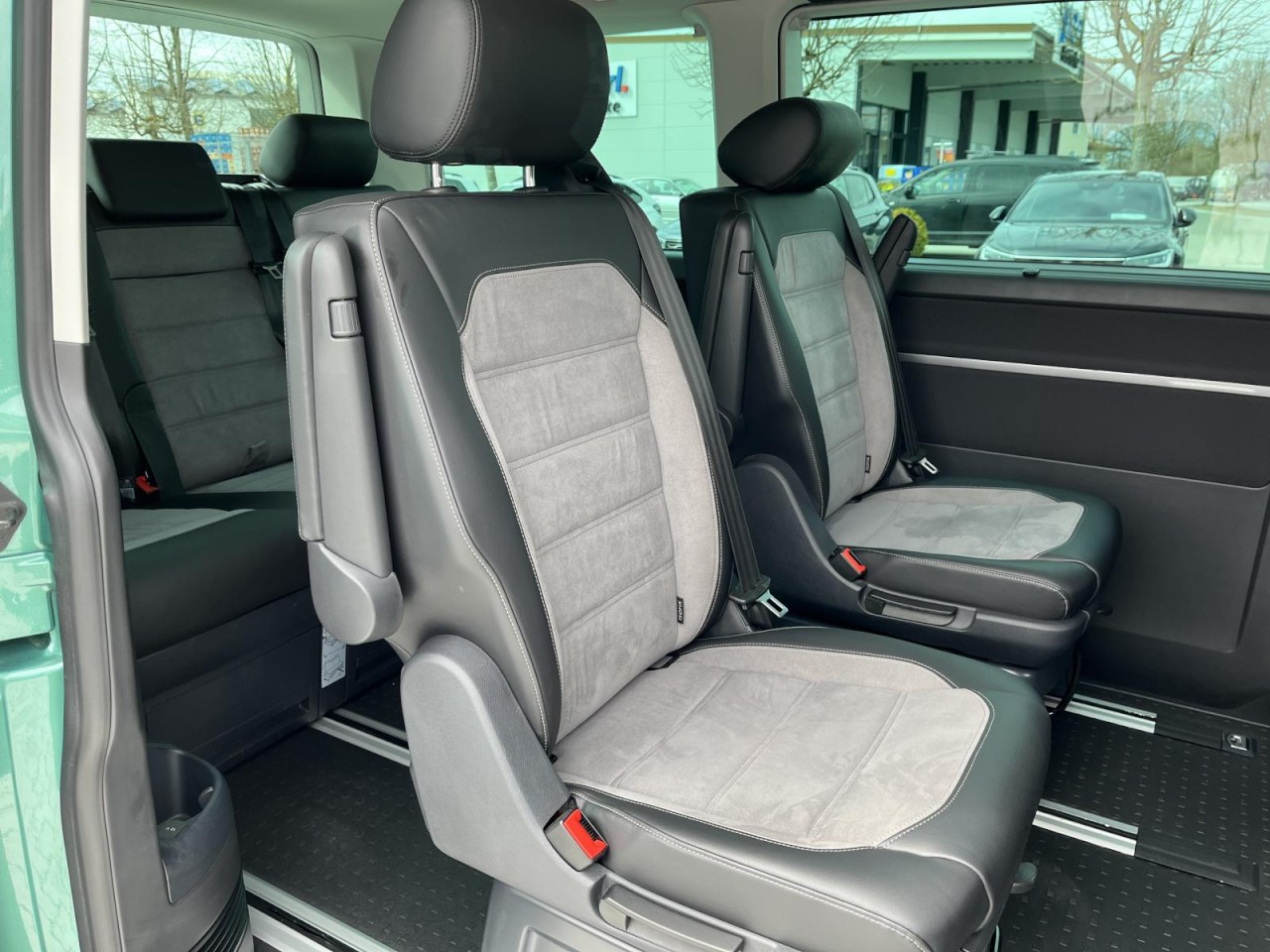 Multivan T6.1 2.0 TDI 4 Motion (LED+NAVI+AHK+R-Kamera+,ACC+APP)