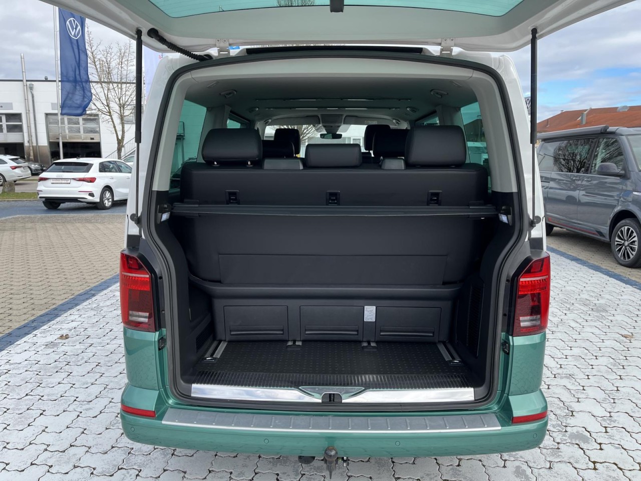 Multivan T6.1 2.0 TDI 4 Motion (LED+NAVI+AHK+R-Kamera+,ACC+APP)