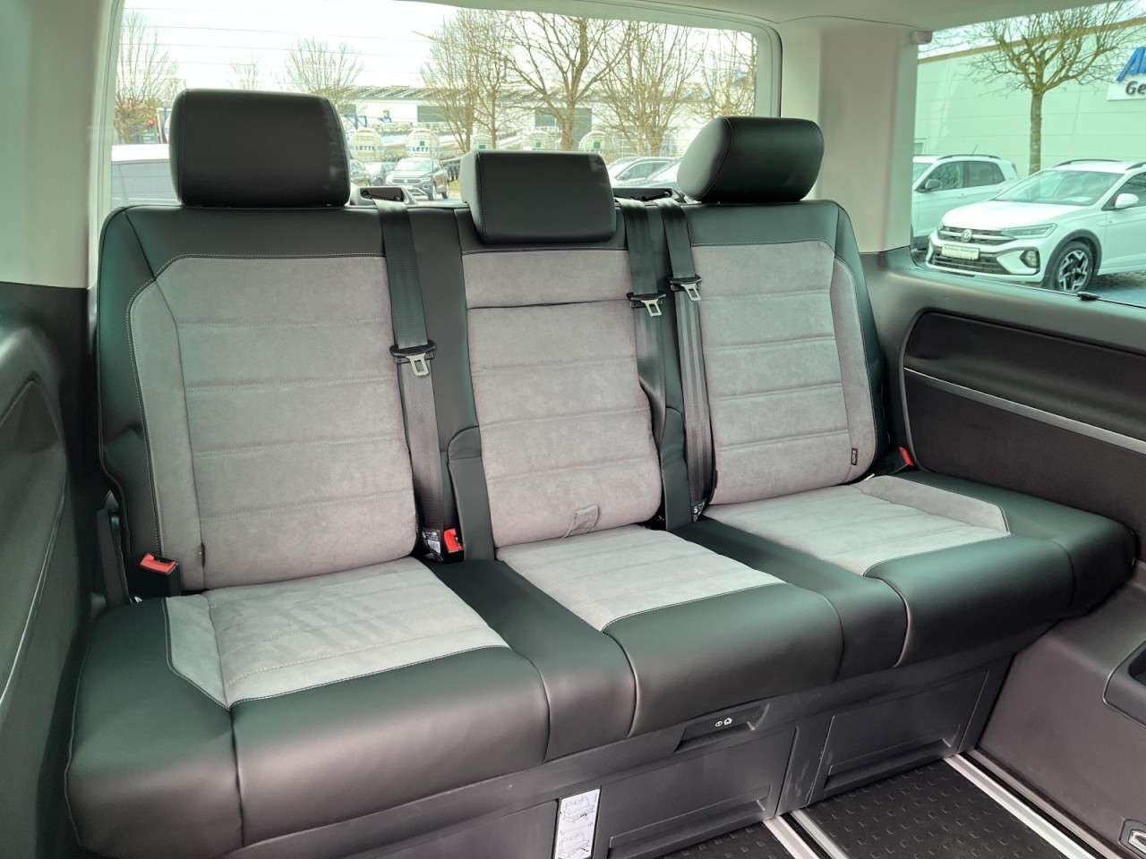 Multivan T6.1 2.0 TDI 4 Motion (LED+NAVI+AHK+R-Kamera+,ACC+APP)