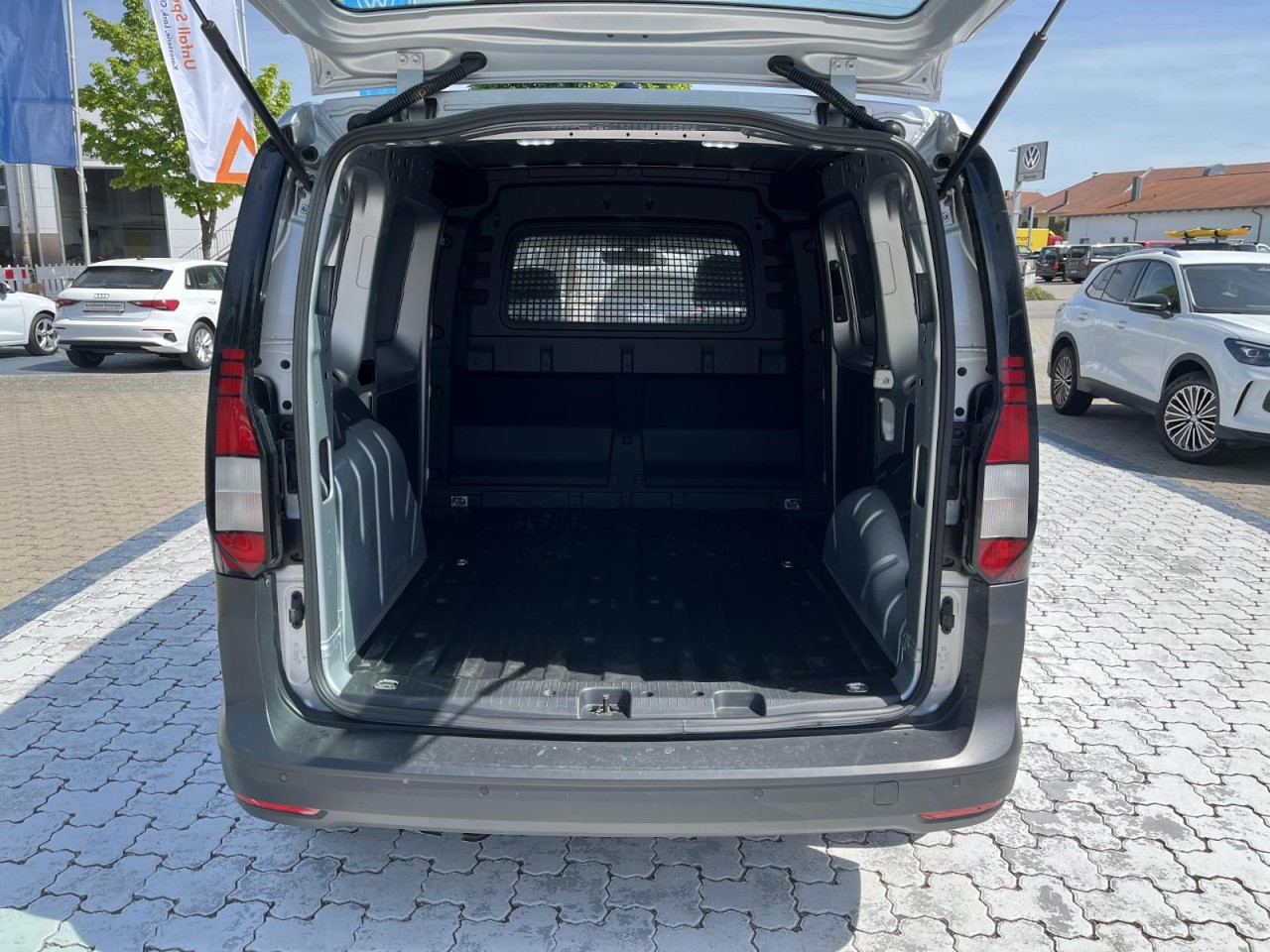 Caddy Cargo 2.0 TDI (PDC+Klima+Navi+RearView)