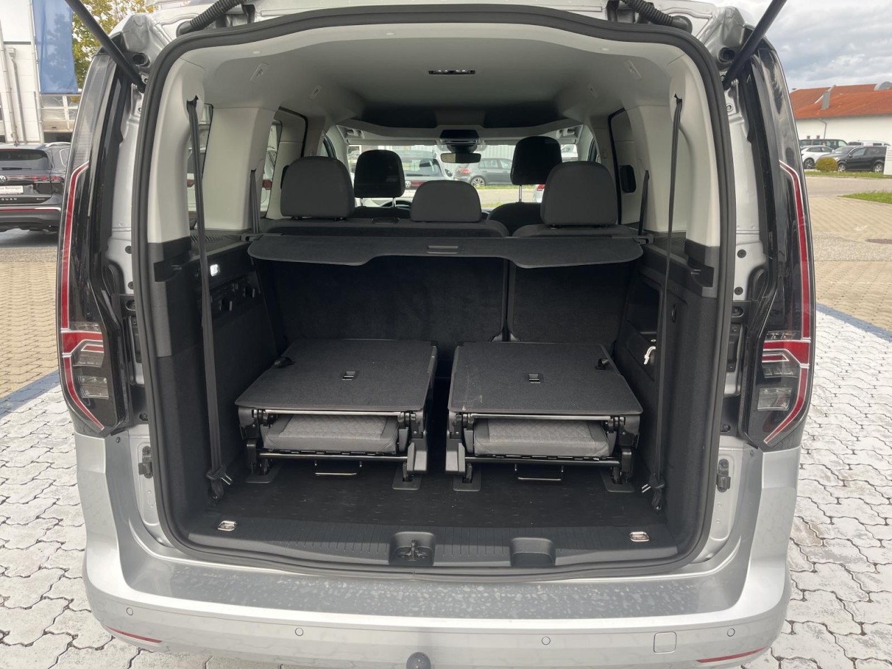 Caddy Life 2,0 TDI DSG(LED,Navi,AHK) Klima Navi
