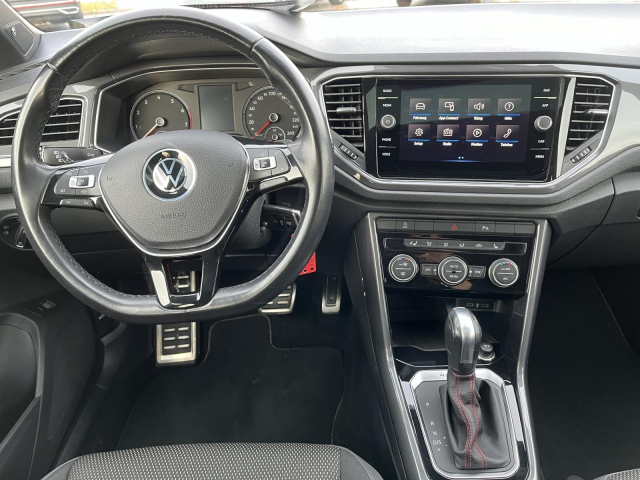 T-Roc 2,0 TSI DSG Sport 4MOTION (AHK+BEATS+Schiebedach)