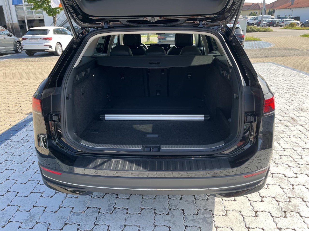 Passat Variant 2.0 TDI Business DSG (LED+NAVI+AHK+ACC+APP+HeadUp)
