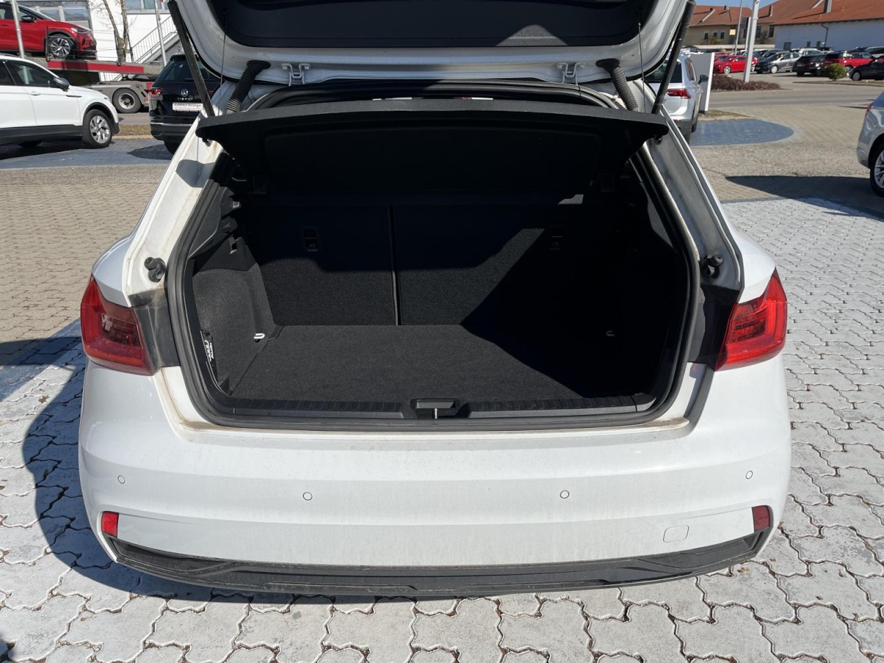 A1 Sportback 1,0 TFSI S-Line Advanced (LED,Sounds.)