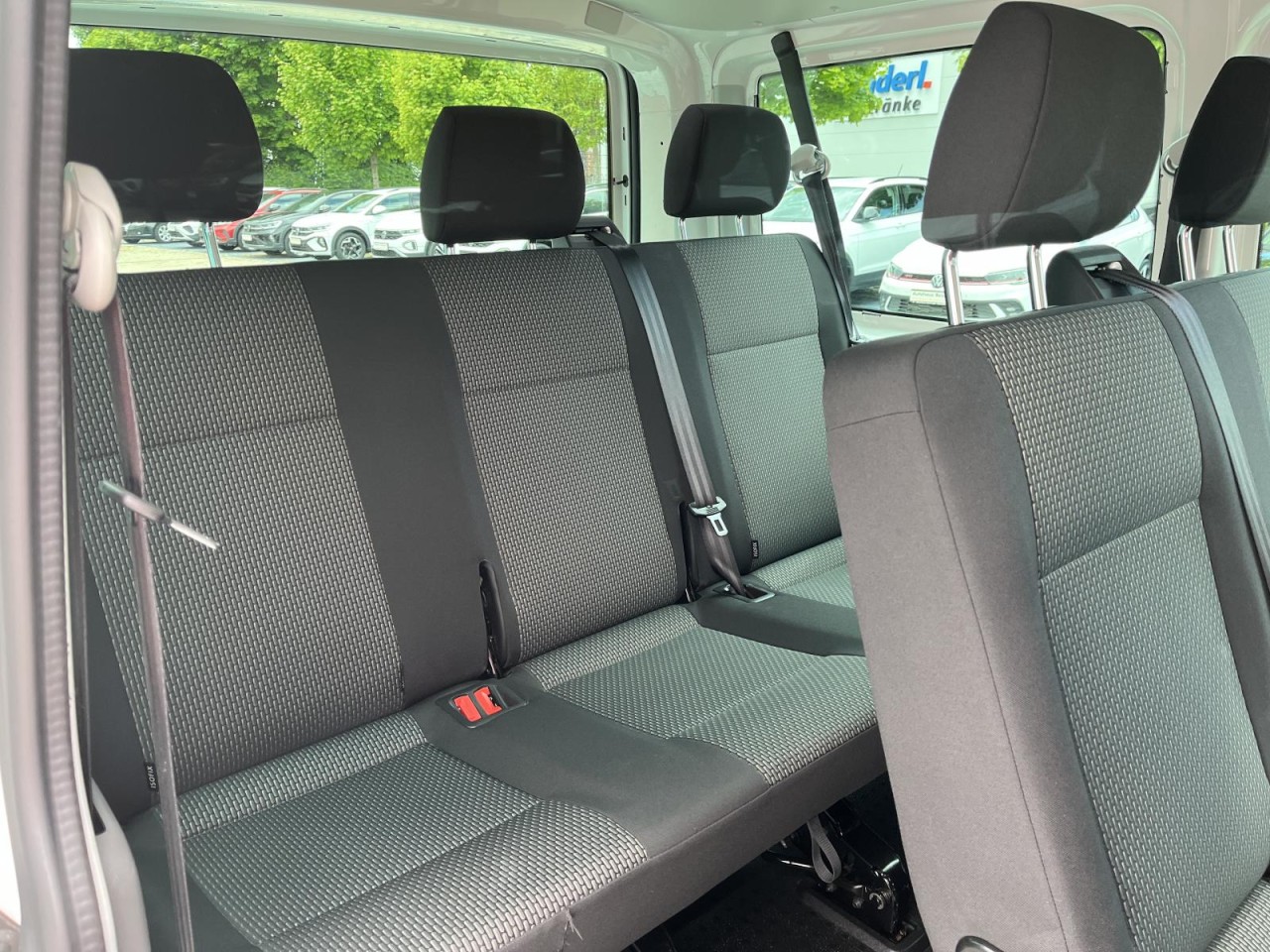 Transporter Kombi T6.1 2.0 TDI Kombi (Climatic+AHK+9-Sitze+Trittst)